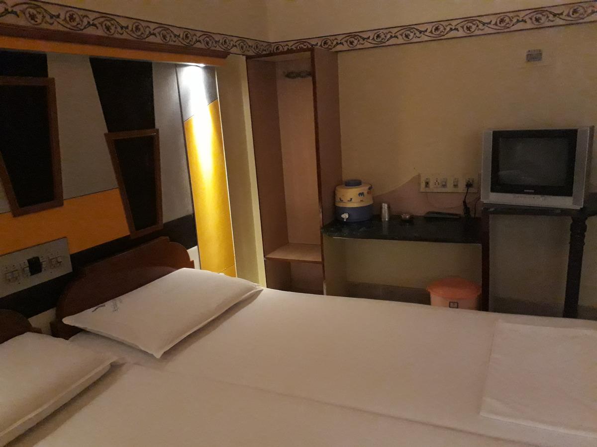 Krishna Lodge Tiruchirappalli Exterior foto